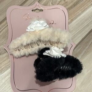 NWT Social Strand faux fur and roses hair Claw Clips - Black and Cream